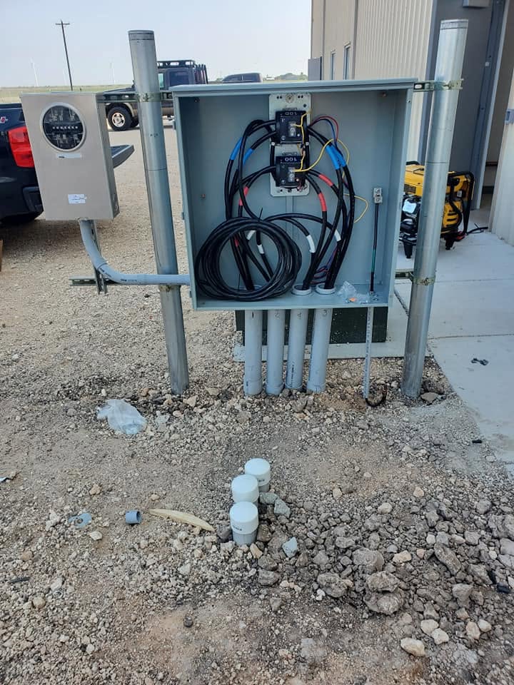 Electro Cooling Service technician servicing an HVAC condenser unit in the Rio Grande Valley